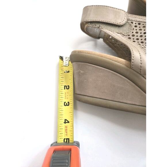 Earth Taupe Calla Perforated Leather Peep-Toe Sling-Back Wedge Sandals 9.5B - Picture 4 of 11